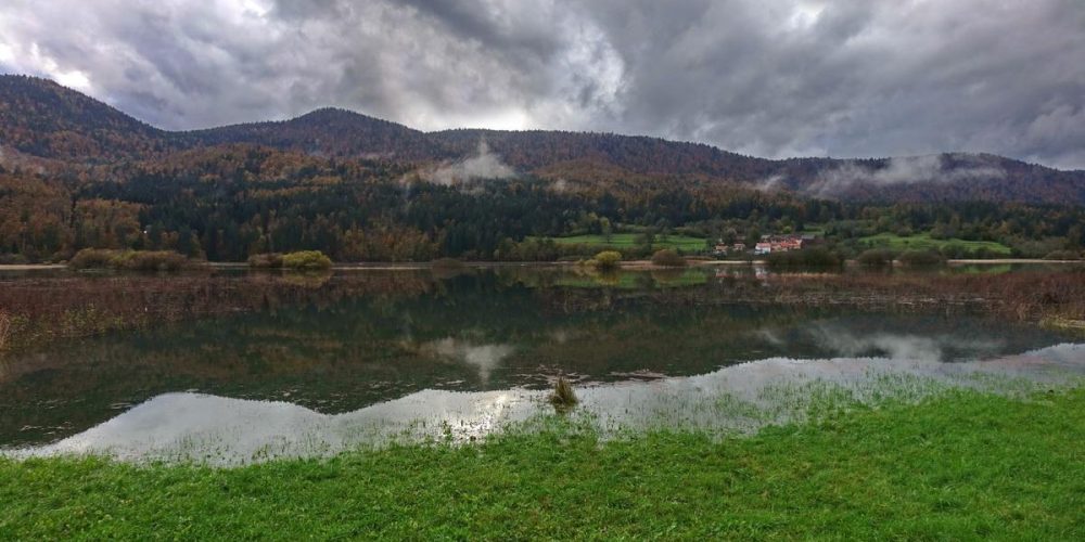 BRUHALNIKI NA GORENJEM JEZERU NE POPUŠČAJO