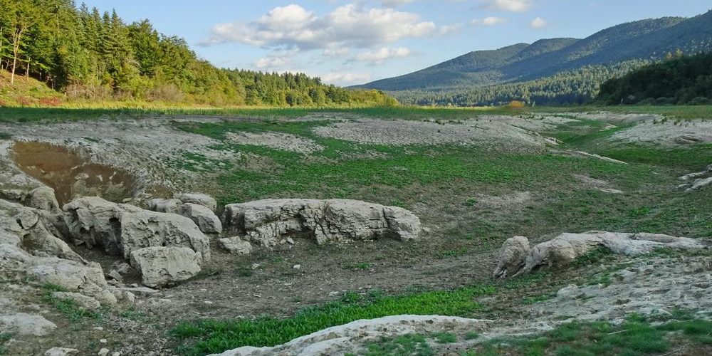 JEZERO V PRIČAKOVANJU PREPOTREBNIH PADAVIN