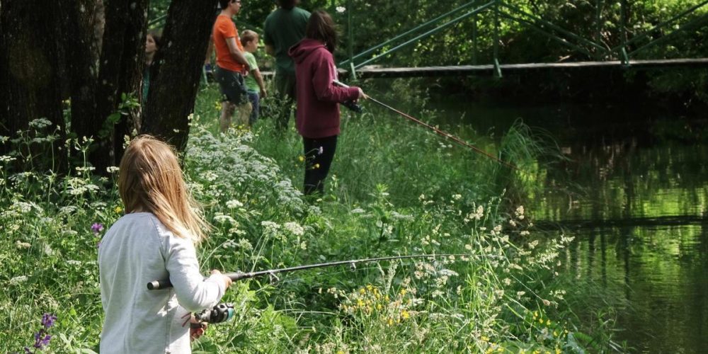 VSE ČLANE MLADINSKE SEKCIJE IN VSE OSTALE MLAJŠE OD 18 LET, KI SE ŽELIJO PREIZKUSITI V RIBOLOVU VABIM NA RIBOLOV NA CERKNIŠKEM JEZERU