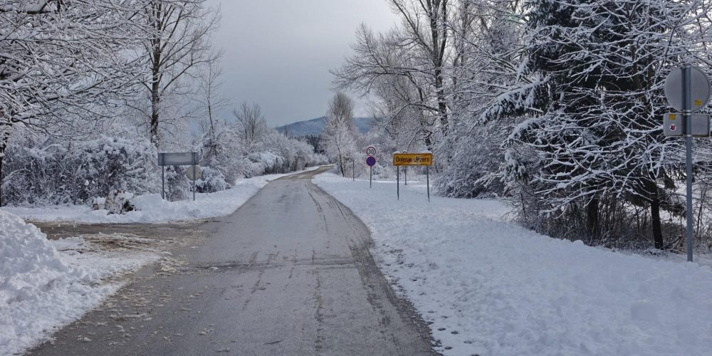 SNEŽNE PADAVINE POBELILE JEZERO